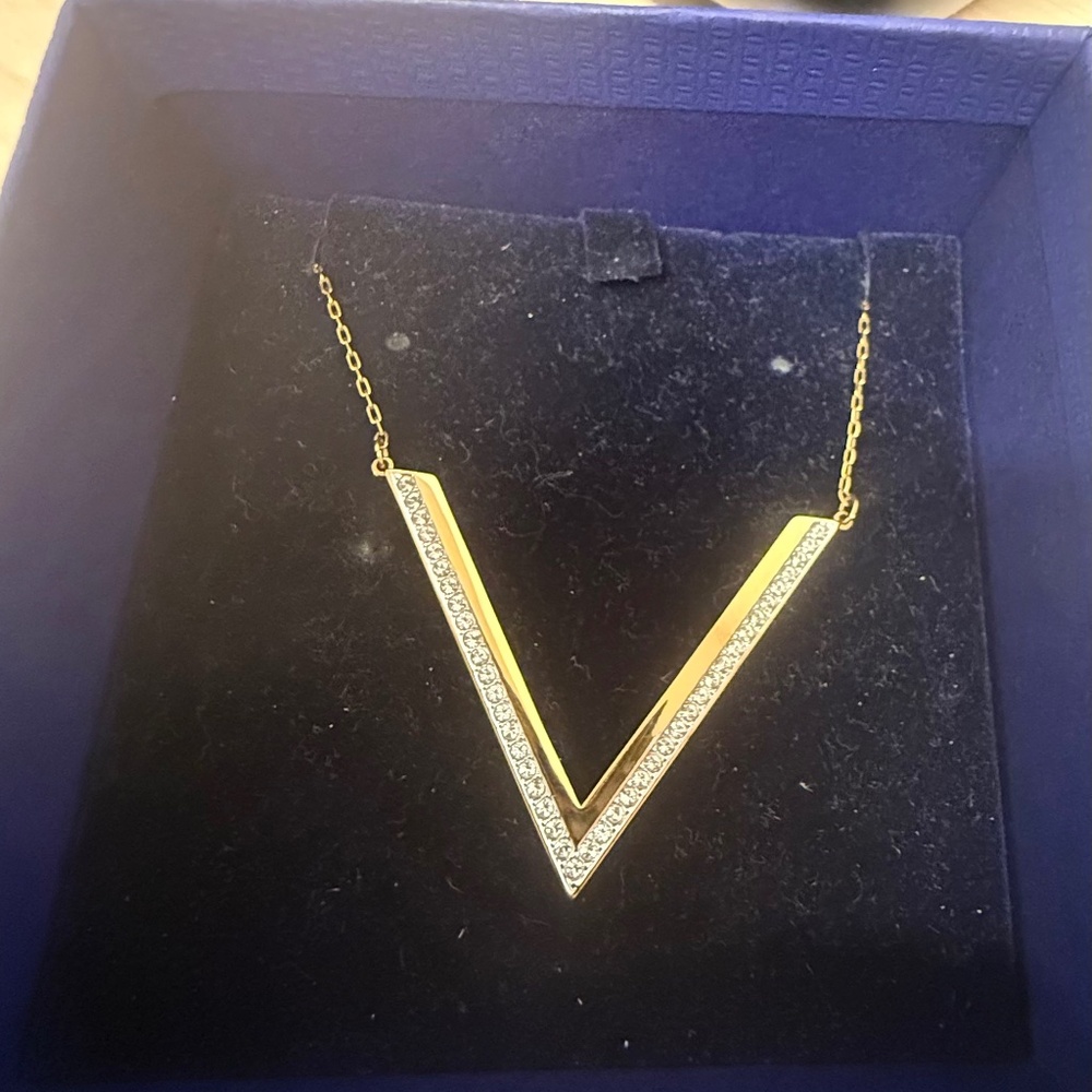 NEW Swarovski Delta V Necklace Rose Gold Pave 15" | 5140120